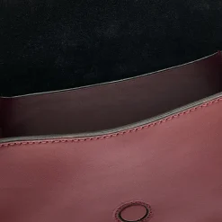 Consuelo Women's crossbody bag in leather color black cherry
