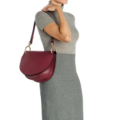 Consuelo Women's crossbody bag in leather color black cherry