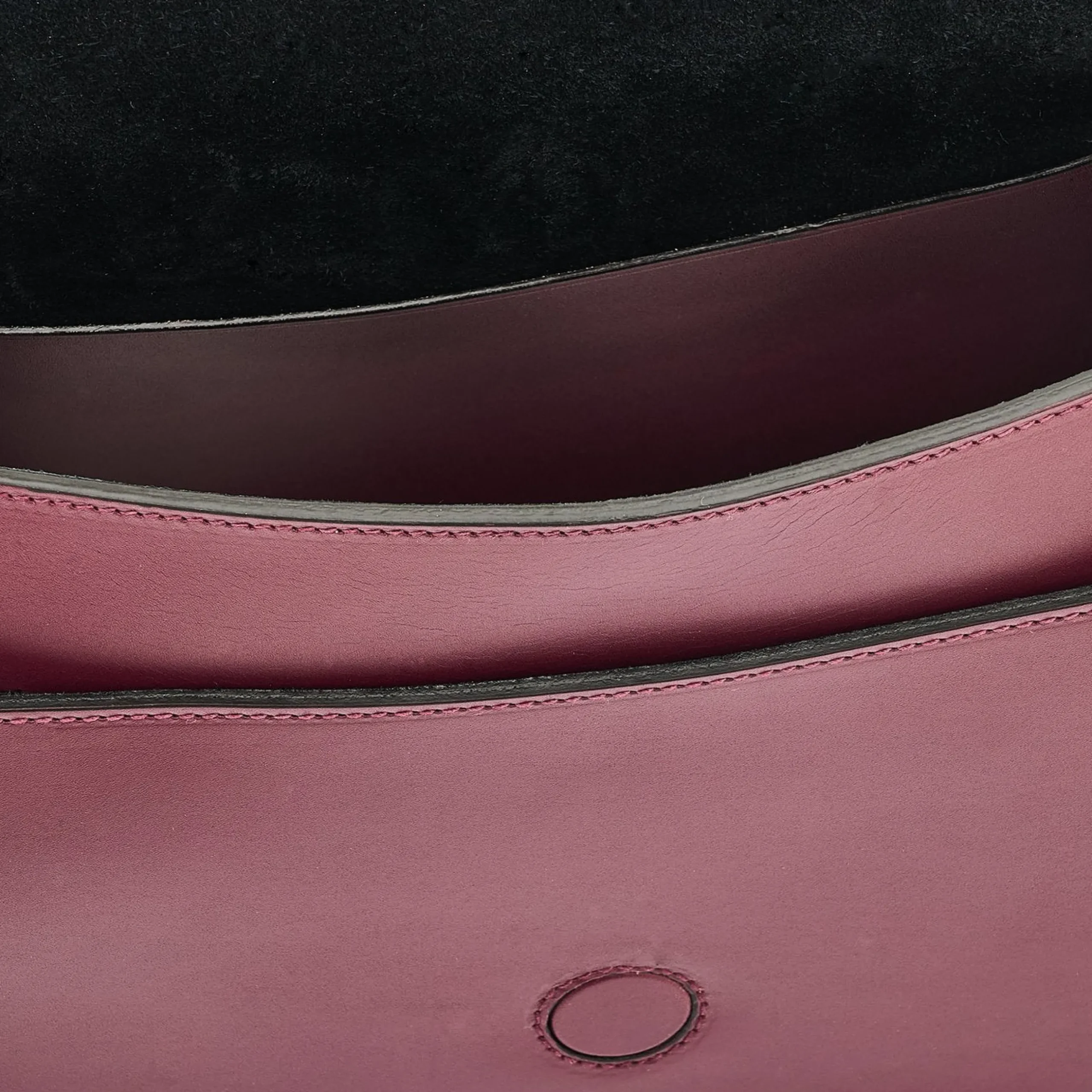 Consuelo Women's crossbody bag in leather color black cherry