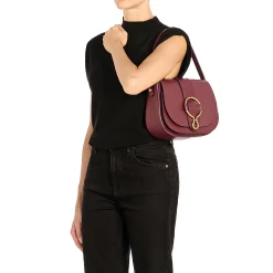 Consuelo Women's crossbody bag in leather color black cherry