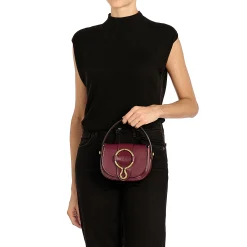 Consuelo Women's crossbody bag in leather color black cherry