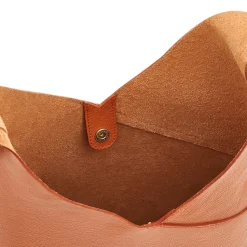 Malibu Women's shoulder bag in leather color caramel