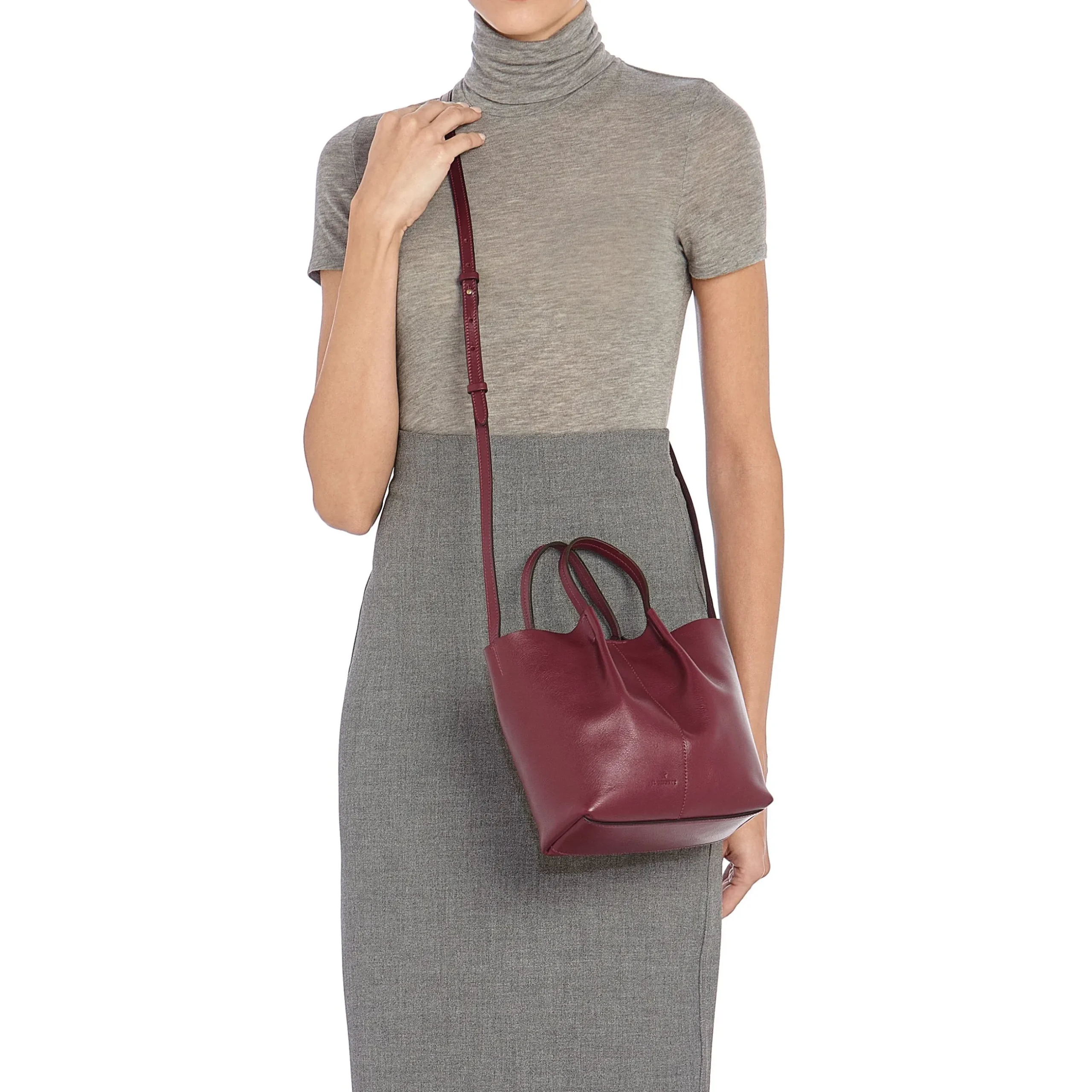 Nina Women's crossbody bag in leather color black cherry