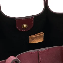 Nina Women's crossbody bag in leather color black cherry
