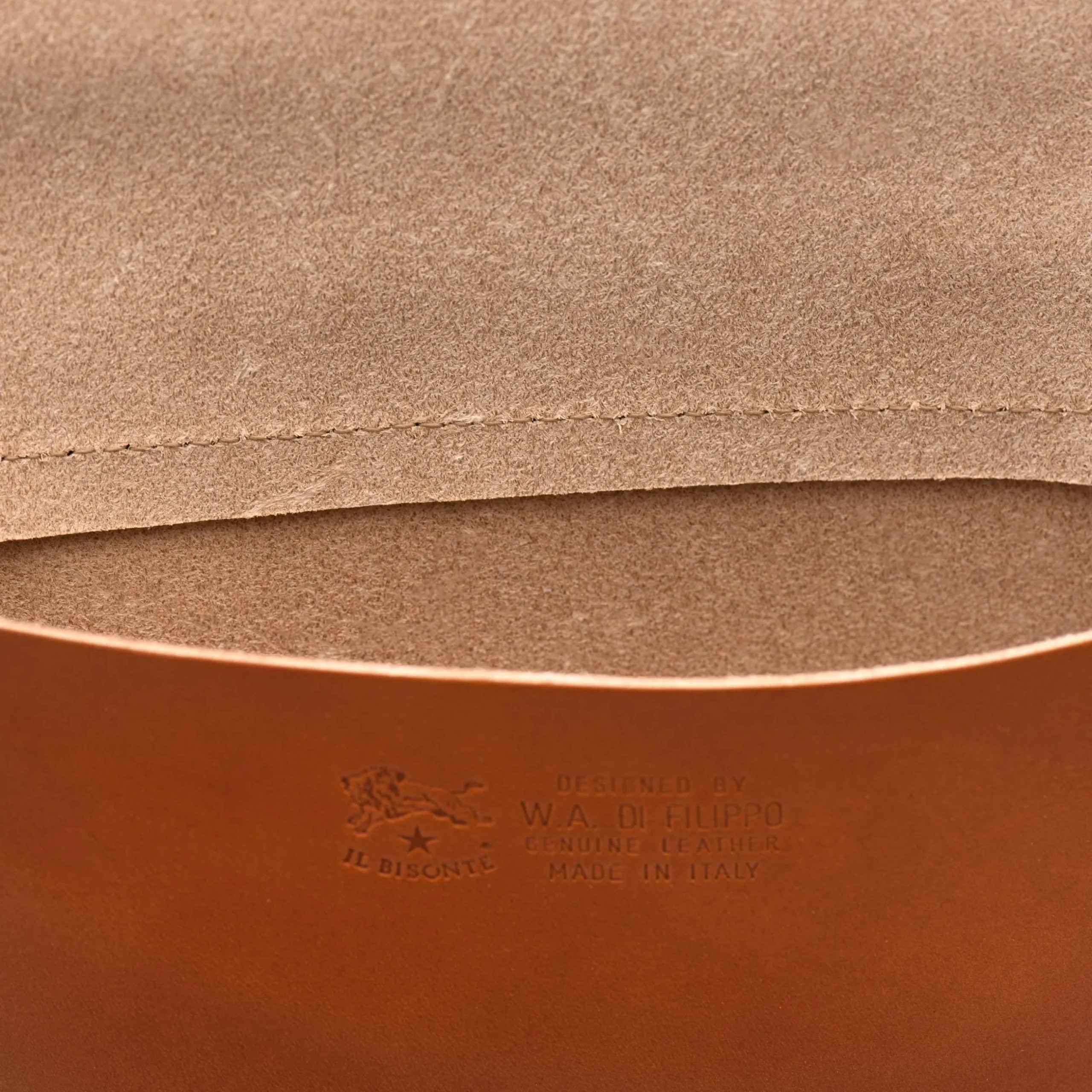 Parione Women's belt bag in leather color caramel